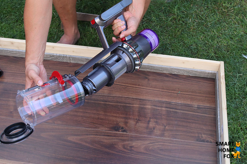 Очистка контейнера для пыли